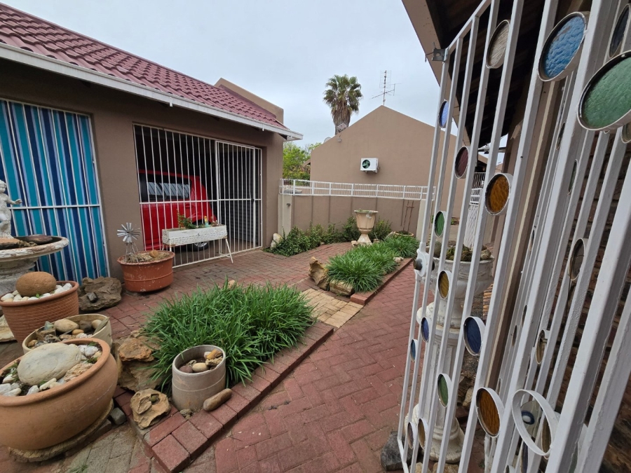 2 Bedroom Property for Sale in Uitsig Free State